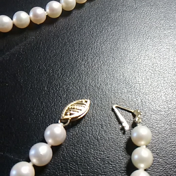 Macy's 18" Cultured Freshwater Pearl (5mm) Strand in 14k Gold - Picture 3 of 5